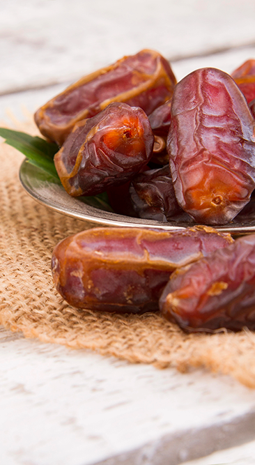 Eating dates may help improve brain function.