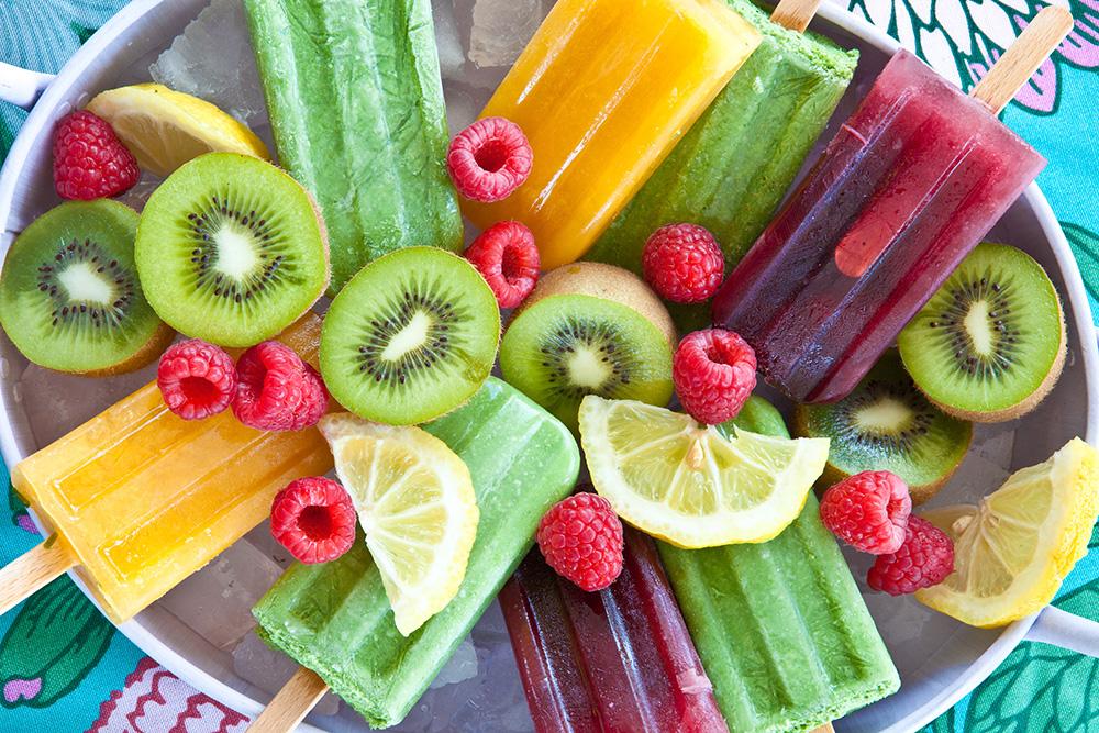 Make your own fruit popsicle 