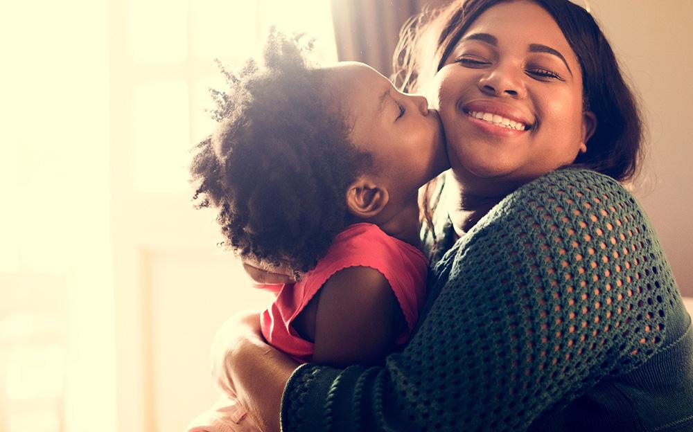 Los padres que utilizan el humor tienen mejores relaciones con sus hijos